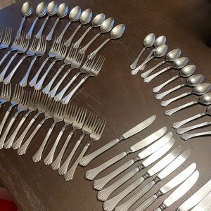 WM Rogers Vintage FAN Flatware Set Service for 11 made in Korea